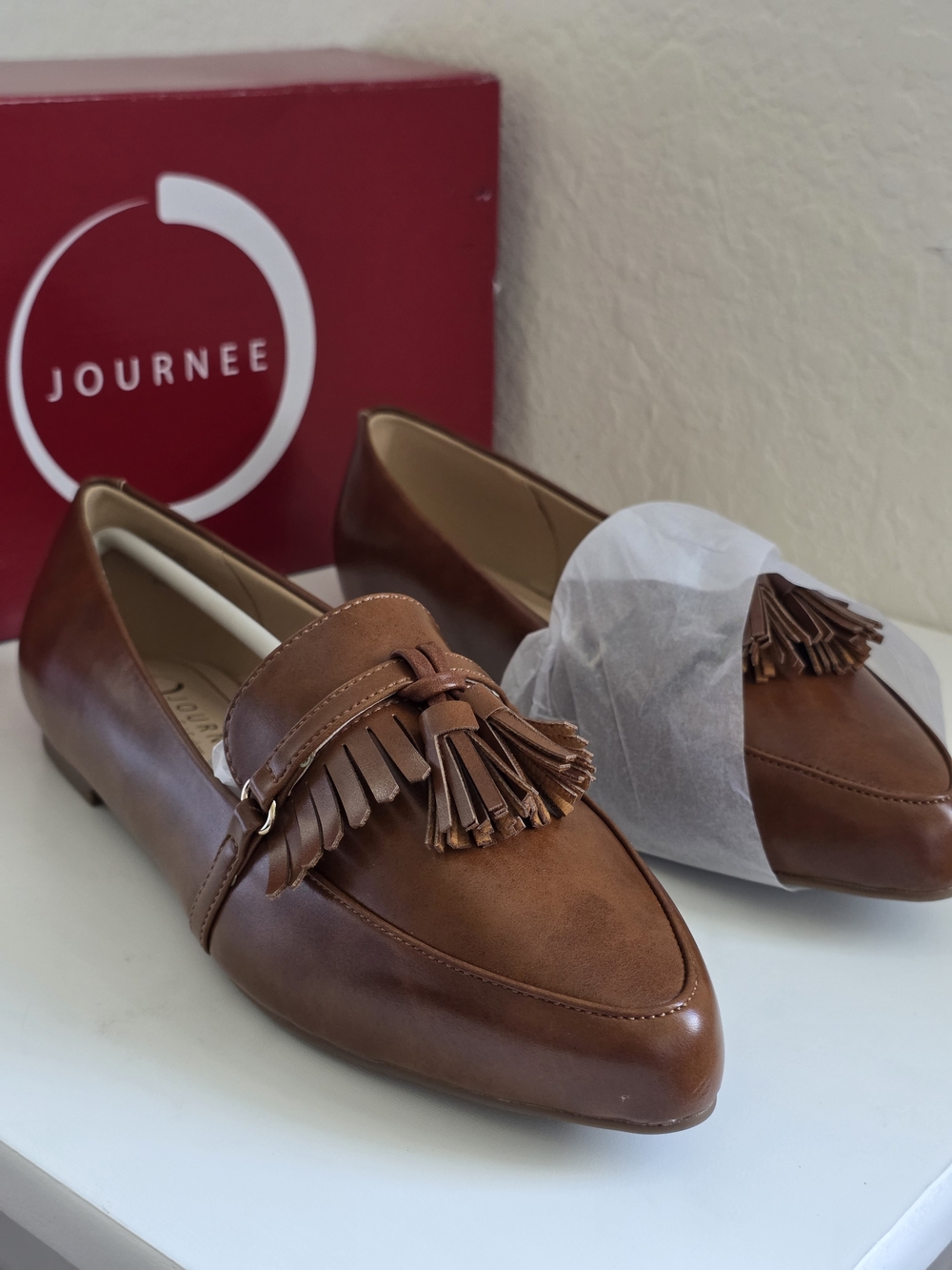 Journee Collection Women's Tan Tassel Loafers JANNAH TASSEL FLATS Size 8